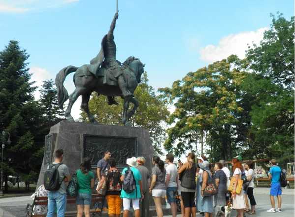 
				Туристы 40 национальностей принимают участие в пешеходных турах по Варне			