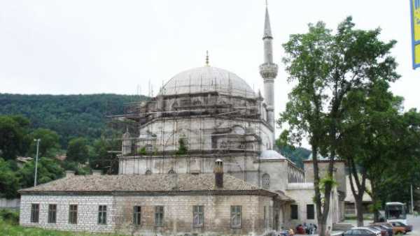 Самую большую мечеть Болгарии открыли для посетителей после реставрации
