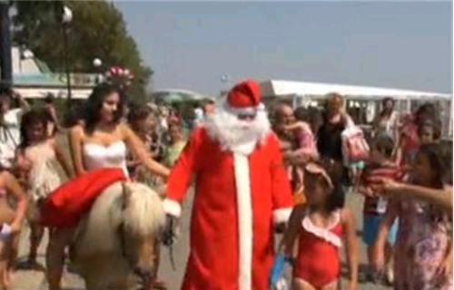 Дед Мороз придет погостить в августе на пляжи Бургаса…
