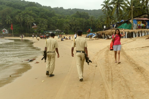 В Гоа на пляже нашли повешенную на дереве туристку