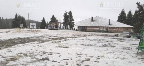 Первый снег выпал на горнолыжном курорте Болгарии в Пампорово