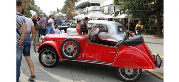Более 140 ретро-автомобилей вышли на парад на День города в Стара Загора