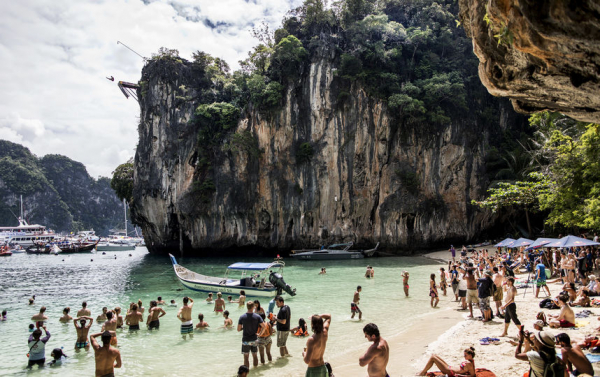 Курс тайского бата вырос, число туристов в Таиланде упало
