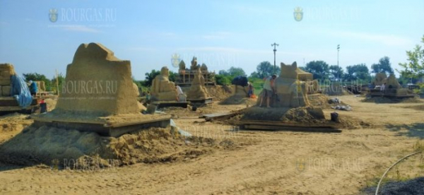 Последние дни работает фестиваль песчаных скульптур в Бургасе
