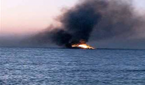 В Египте на Красном море сгорела яхта с туристами. Фото