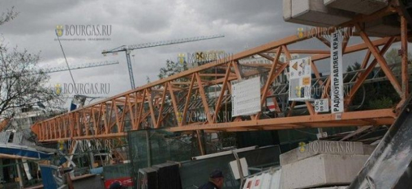 На строительстве «Арена Бургас» в Бургасе упала стрела башенного крана