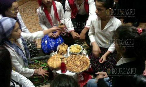 Цыгане в Болгарии празднуют Новый год