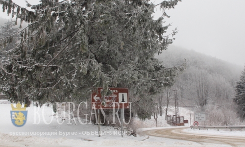 Шипка Болгария — глубина снега около метра