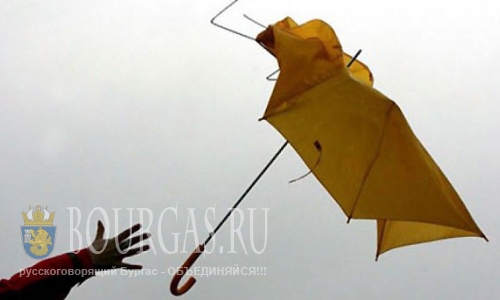 Сильный ветер в Болгарии под 100 км/ч — надул Желтый код