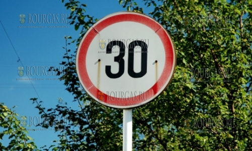Для автомобилей вводят ограничение скоростного режима в Бургасе
