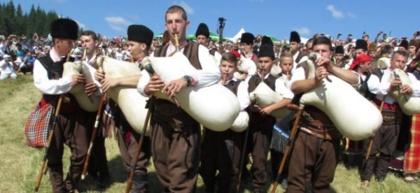В село Гела в Болгарии приезжают волынщики со всего мира