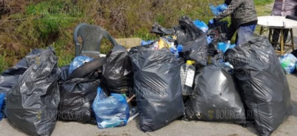 Тонны отходов убрали на участке автомагистрали Марица до границы с Турцией