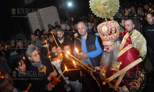 Все пасхальные службы в Болгарии в этом году пройдут перед храмами