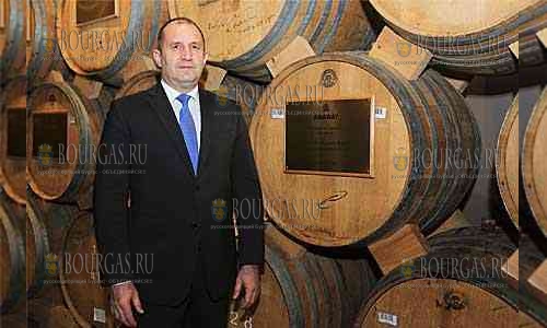 В Армении теперь хранятся две именные коньячные бочки от президентов Болгарии