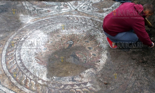 Археологи в Болгарии обнаружили уникальную мозаику IV века