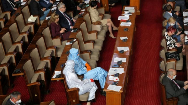 Коронавирус в Болгарии: заражен парламент, депутаты начали сдавать анализы