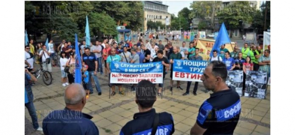 Сотрудники МВД вышли на акцию протеста в Варне