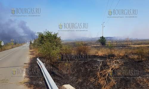 Пожарные в Бургасе ведут борьбу с серьезным пожаром