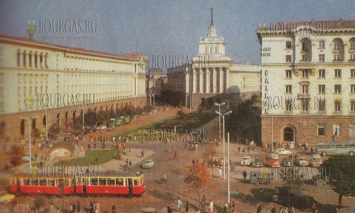 15 апреля 1957 был открыт ЦУМ в Софии