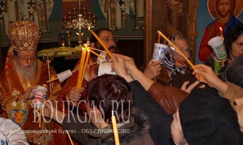 Тысячи жителей Бургаса — пришли на Пасхальное богослужение