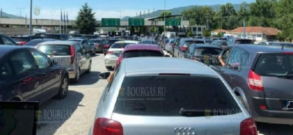 Километровые пробки на границе Болгарии с Грецией