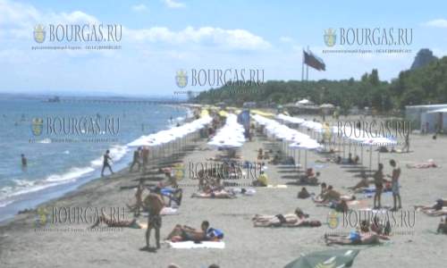 Зонты на Северном пляже в Бургасе пока бесплатные