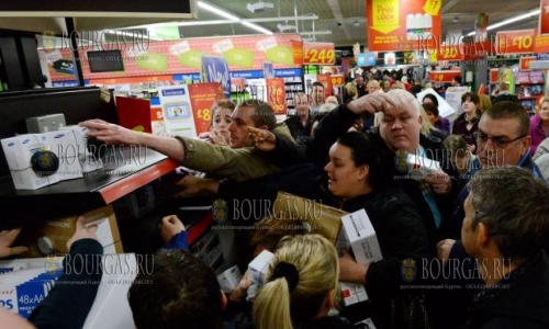 Болгары в «Черную пятницу» — атакуют магазины Греции