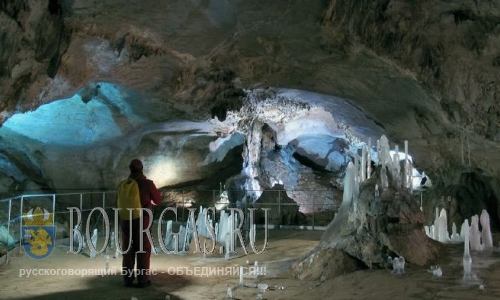 Болгарскую пещеру Леденика завалили мусором