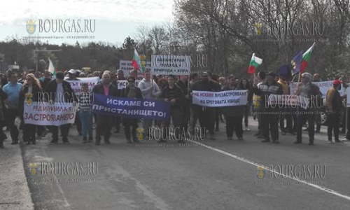 Местные жители в Царево грозят бойкотировать начало сезона