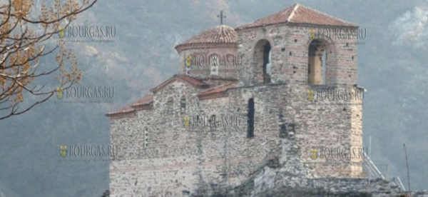 С первого дня Нового года туристы посещают Асенову крепость