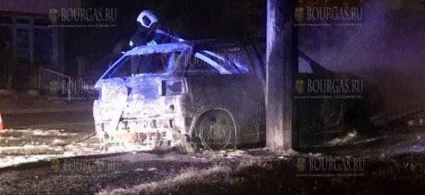 В Бургасе на улице взорвался автомобиль, есть пострадавшие