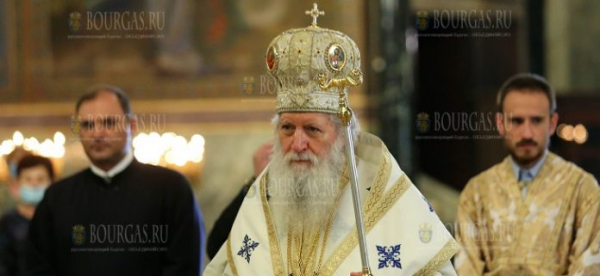Патриарх Неофит призвал протестующих в Болгарии к рассудительности