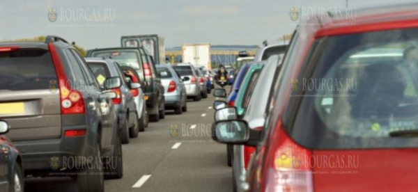 Многокилометровые пробки образовались на автомагистрали «Фракия»