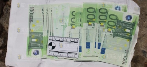 На пограничном пункте Малко Тырново обнаружили незадекларированные 35800 евро