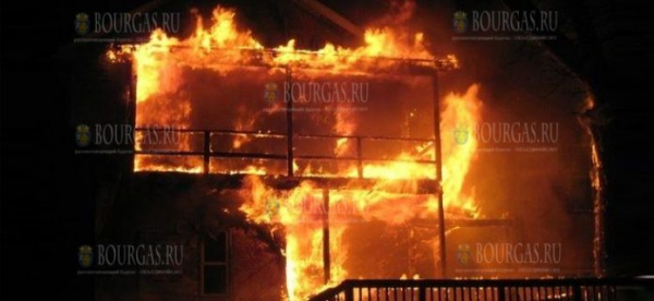 В Козлодуе пожар уничтожил крышу ресторана