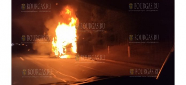 Турецкий автобус загорелся на автомагистрали в Болгарии