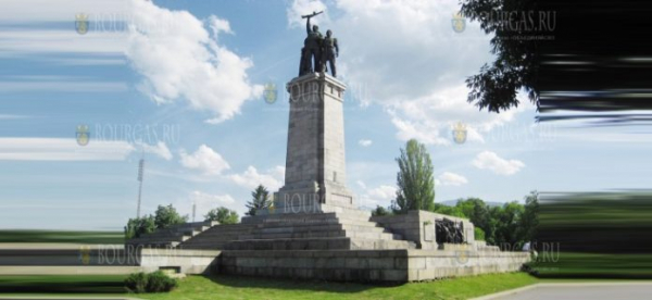 У памятника Советской армии в Софии прошла акция памяти о Холокосте