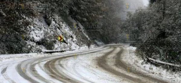 В горах Болгарии идет снег