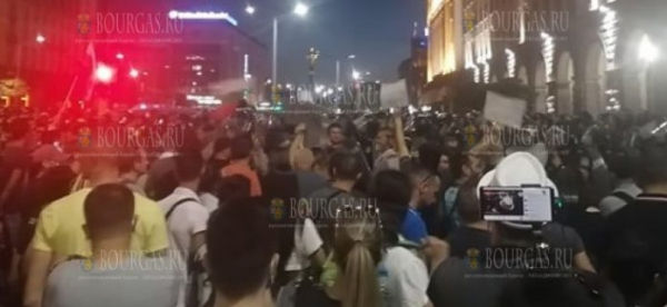 В Софии во время акции протеста был ранен полицейский