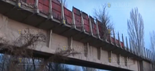 Опасный мост в районе Софии рушится и угрожает жизням жителей