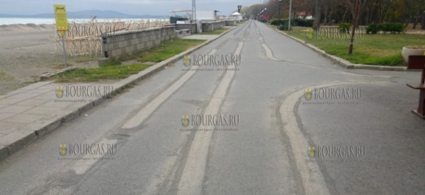 Велоаллея на Крайбрежной набережной в Бургасе для велосипедистов пока недоступна
