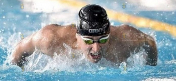 Болгарский пловец бьет рекорд за рекордом