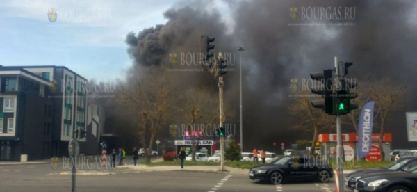 Большой пожар вспыхнул в одном из гипермаркетов Бургаса