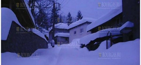 В Родопских селах в Болгарии в последние дни скопилось много снега