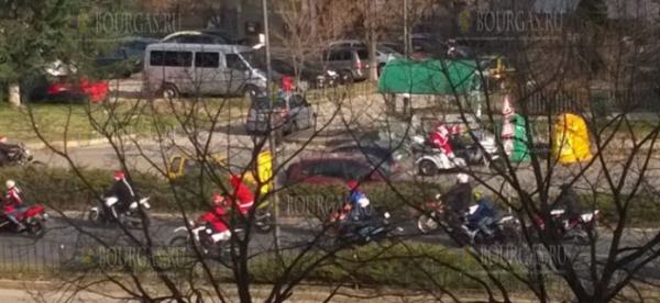 По улицам Кырджали проехали Дед Мороз и около 30-ти белобородых мотоциклистов