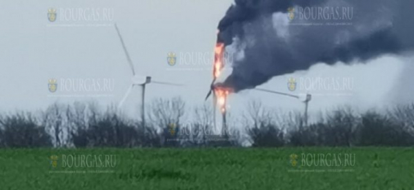 На Востоке Болгарии загорелся ветрогенератор