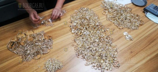 Таможенники в Болгарии задержали более 12,5 кило контрабандного золота