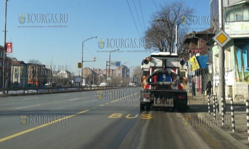 В Софии в экстренном порядке метут, чистят и моют улицы