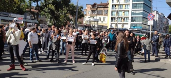Жители Бургаса вышли на акцию протеста