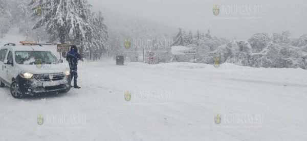 На перевале Шипка в Болгарии выпало очень много снега